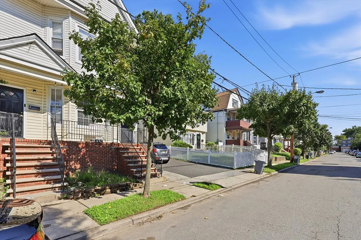 2 bed, $2,100 — Photo 2