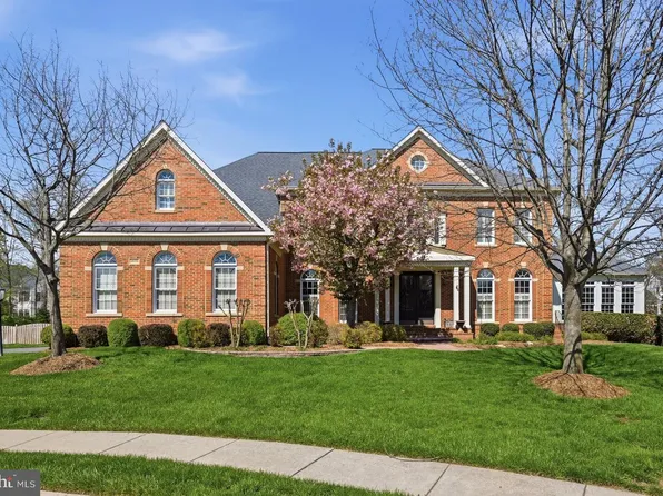25770 Mayville Ct, Chantilly, VA 20152