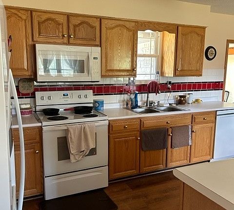 4th image of 301 E Westminister Drive