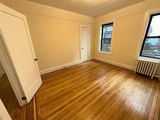 4th image of 31-18 Crescent St #1A