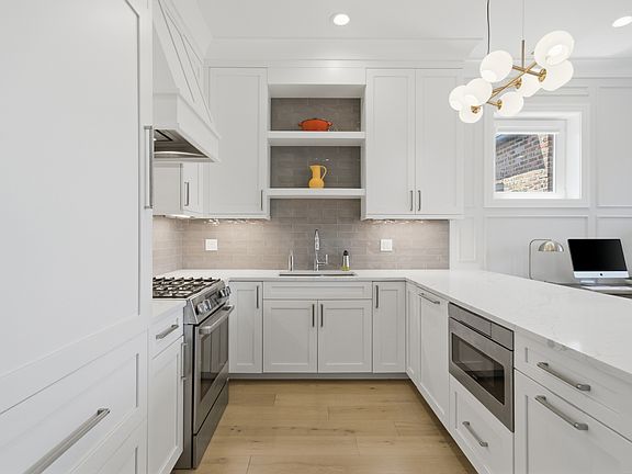 5th image of 1145 W Addison St #3