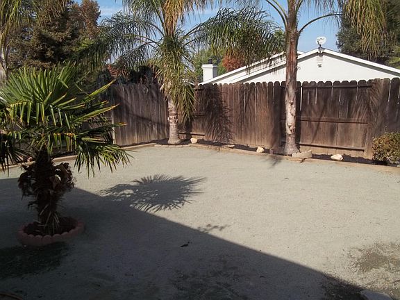 3rd image of 563 Yosemite Dr