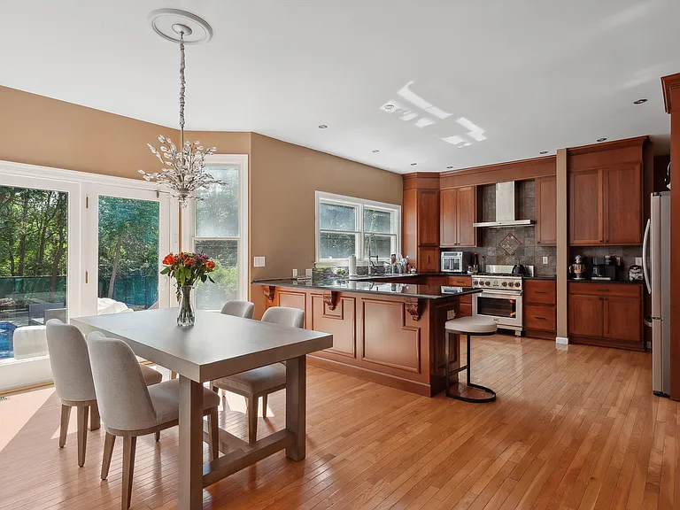 1 Candace Dr — Photo 5