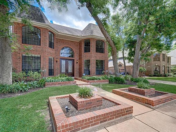 3rd image of 1207 Plantation Dr