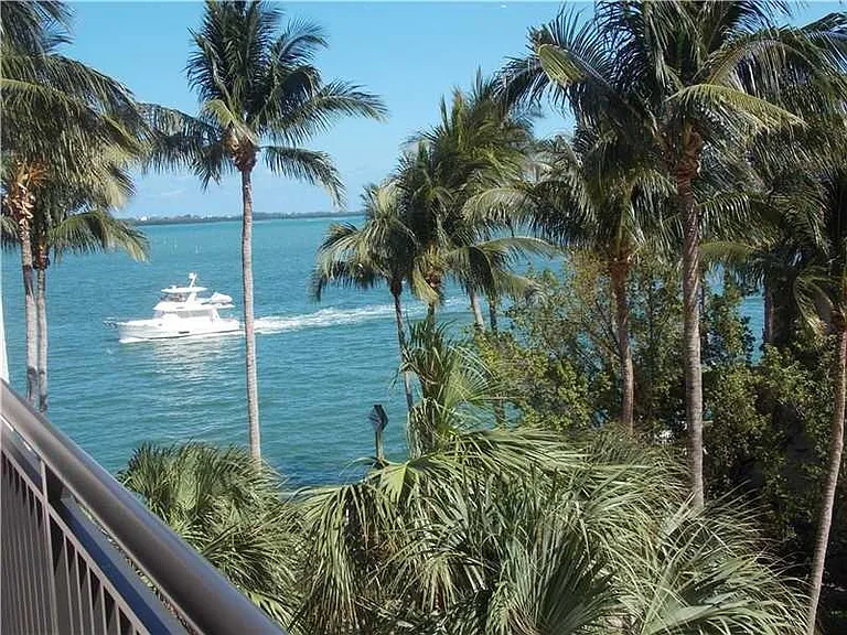 520 Brickell Key Dr #25 — Photo 4