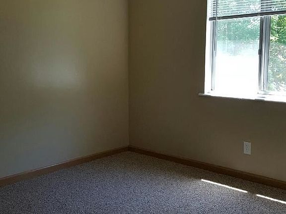 4th image of 1703 Pennoyer Ave