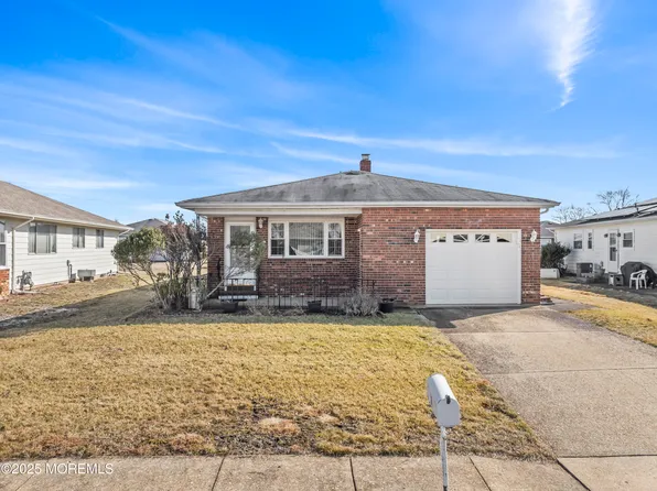 8 Saint Kitts Drive, Toms River, NJ 08757