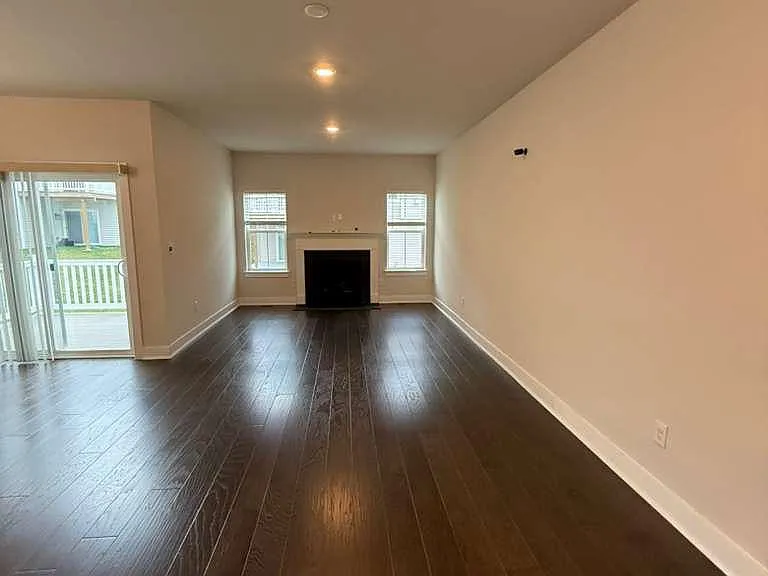 704 Peony Ln — Photo 41