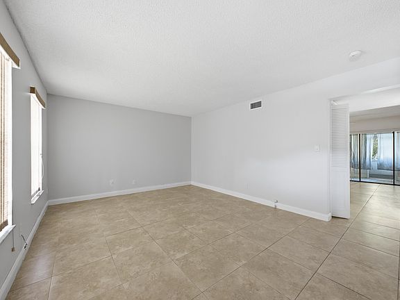5th image of 52 Canterbury Lane
