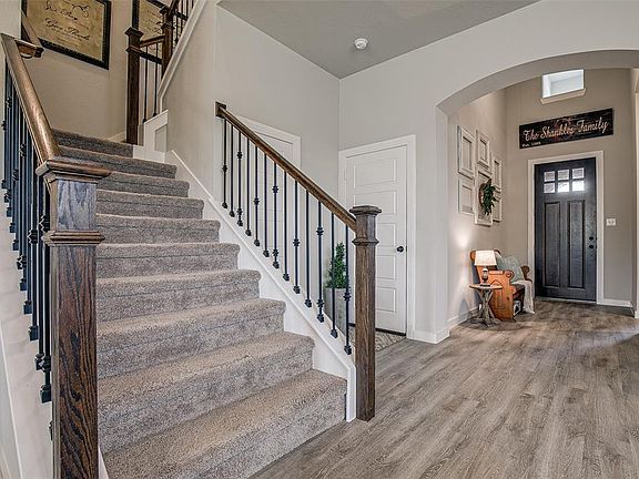 2nd image of 1620 Deer Field Ln