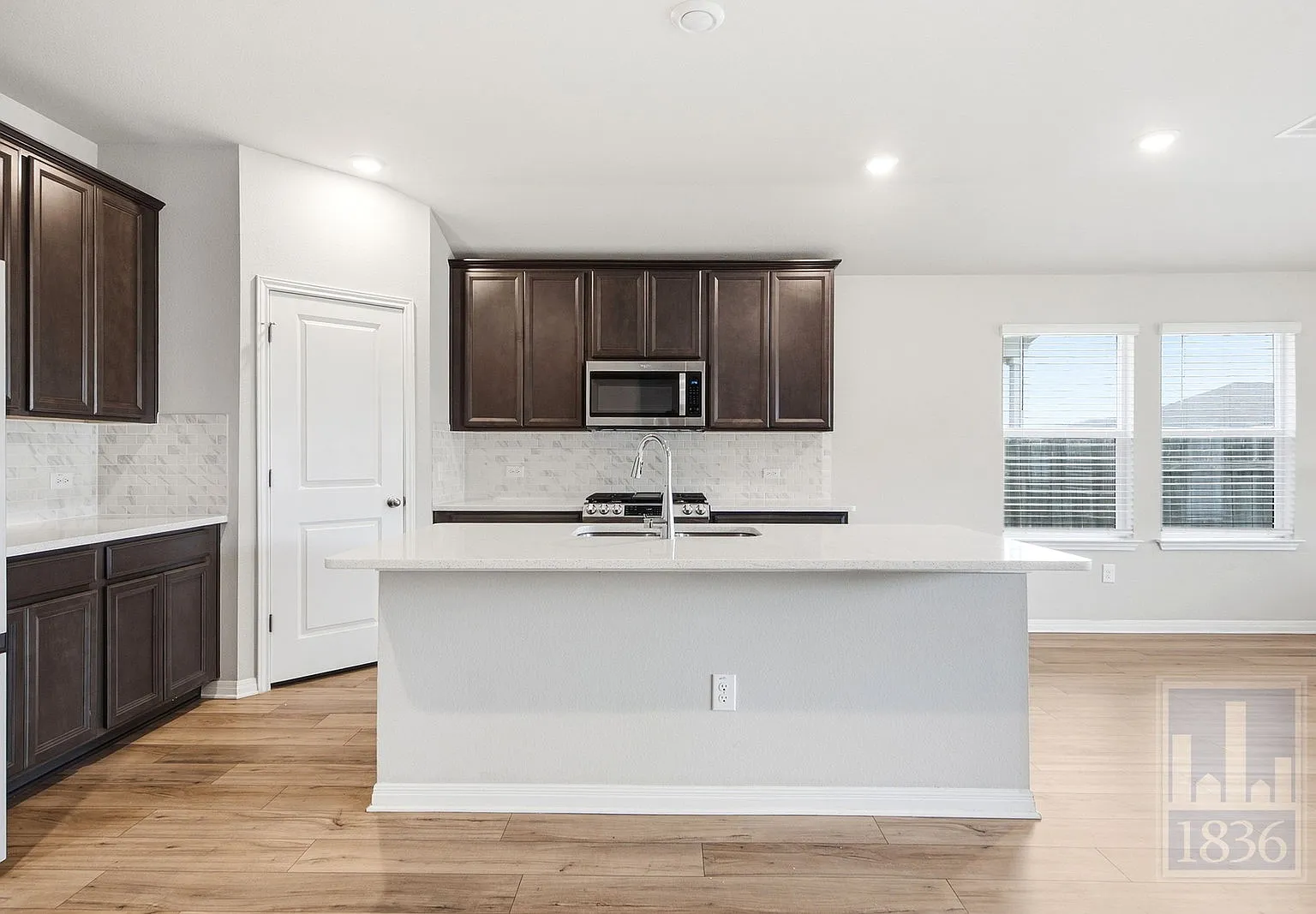 4 bed, 3.0 bath, 1994 sqft, $2,100 — Photo 4
