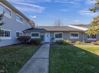 27069 Oakwood Cir APT 117W, Olmsted Twp, OH 44138