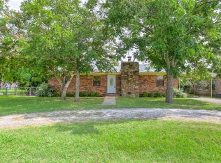1227 Cherokee St, Weatherford, TX 76086
