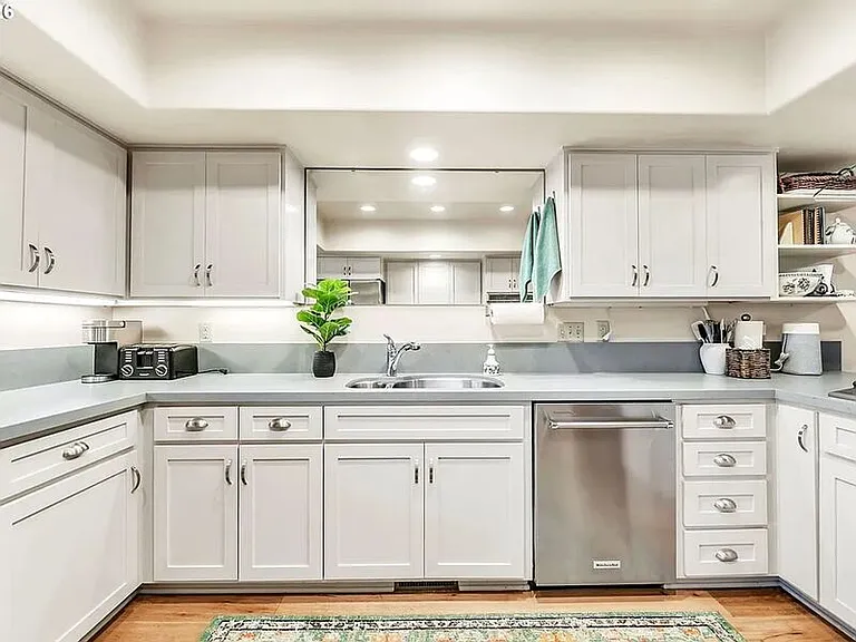 574 Wimbledon Ct — Photo 17