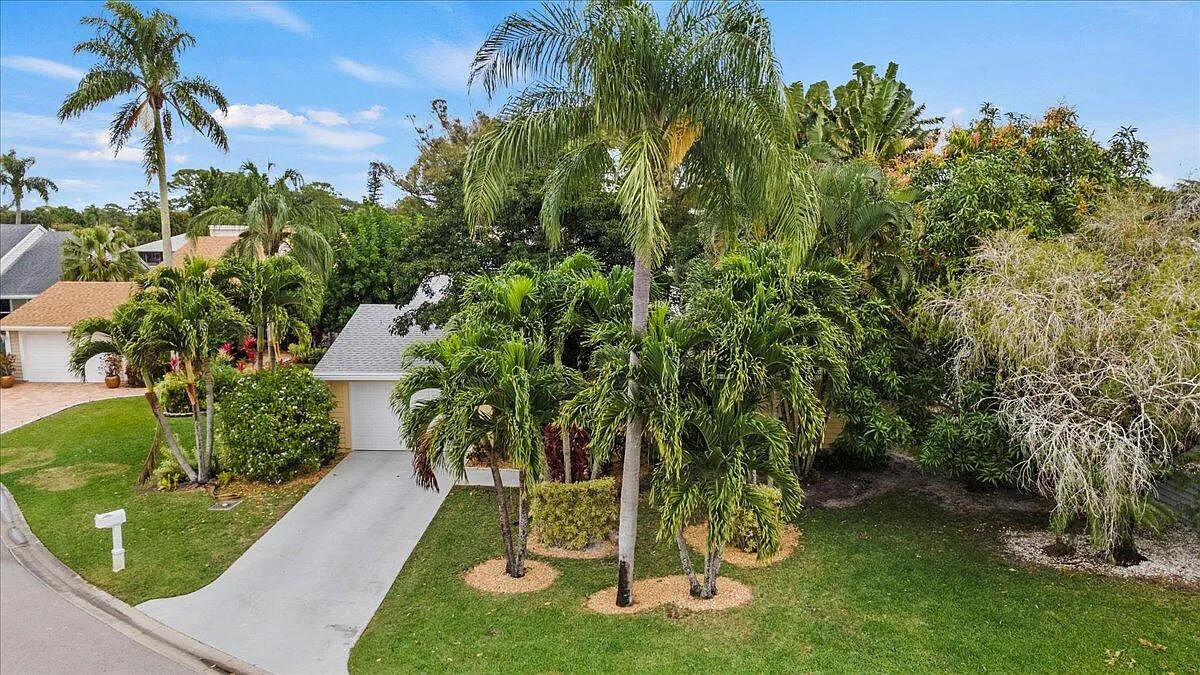 6691 S Pine Court Palm Beach Gardens — Photo 1