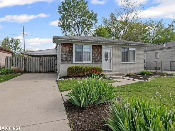 22430 Milner St, Saint Clair Shores, MI 48081
