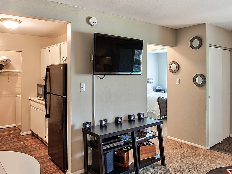 The Summit at Ridgewood Apartment and Townhomes — Photo 8