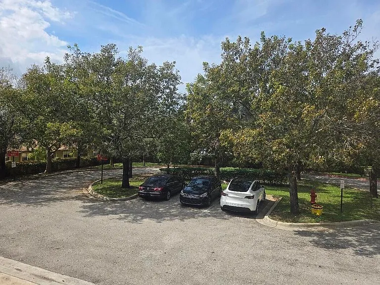 1710 NE 6th St #1308 — Photo 25