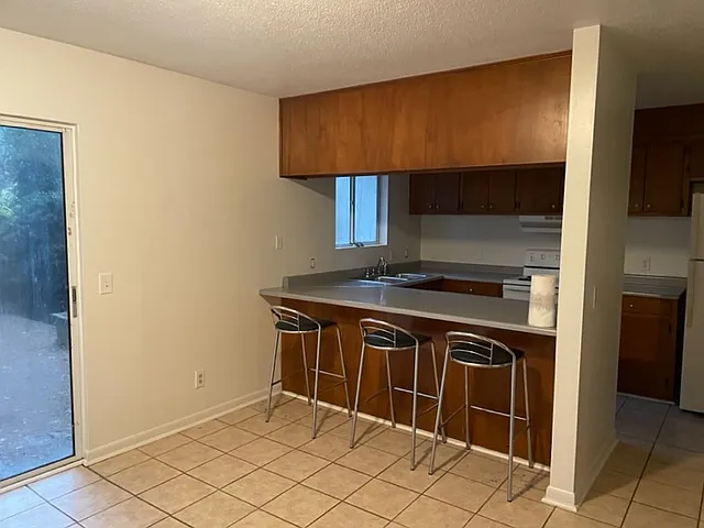 210 Charleston Ave — Photo 10
