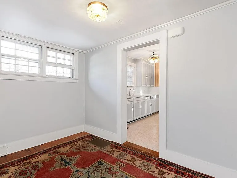 303 S 5th Ave — Photo 7