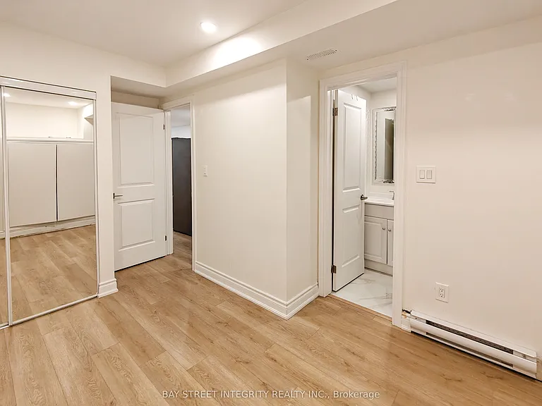 598 Crawford St #LOWER — Photo 4