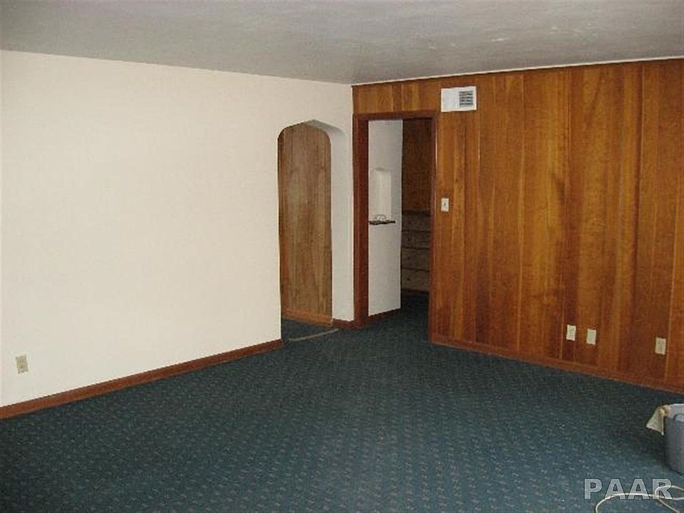 2nd image of 1916 W Manor Pkwy