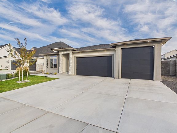 3rd image of 630 Lazio Way