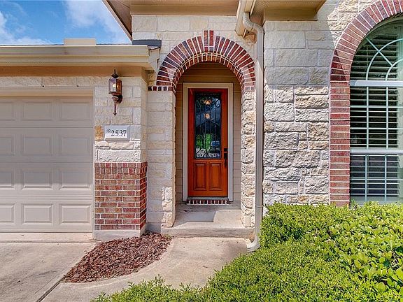 2nd image of 2537 Ravenwood Dr