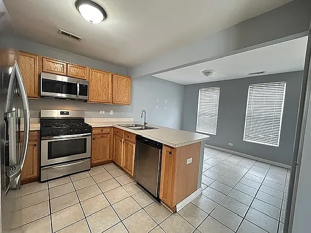 205 W Washington St — Photo 8