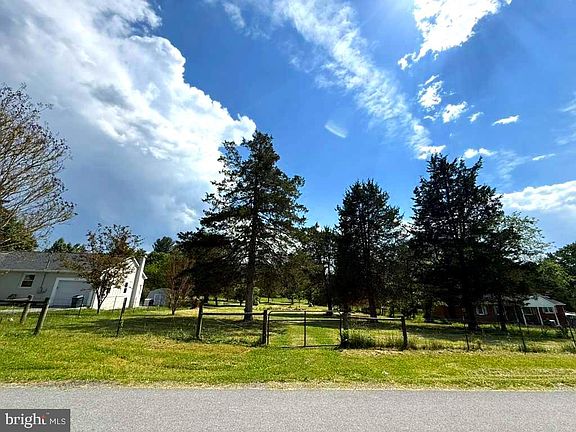 3rd image of 217 Farm View Rd