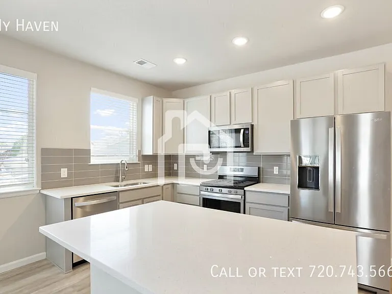 1320 Hoyt St #6 — Photo 5