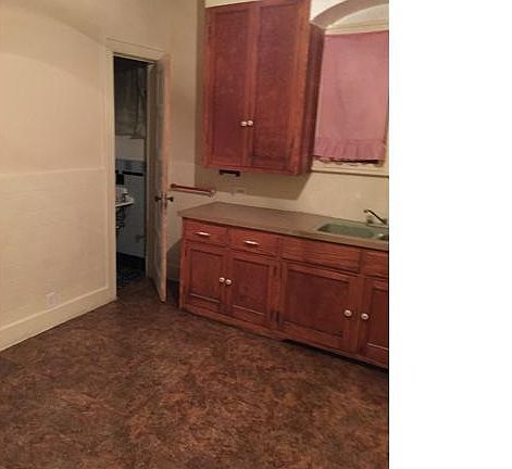 3rd image of 111 E Delavan Ave