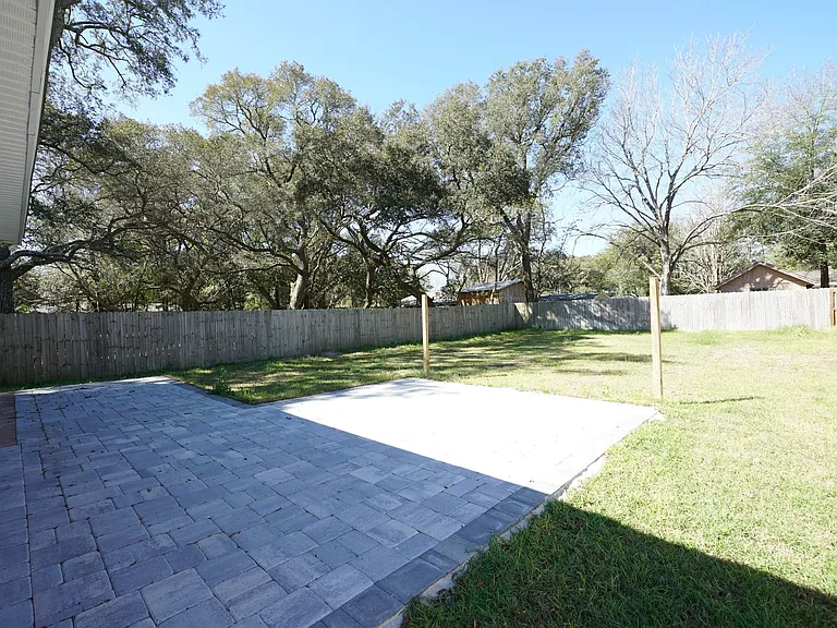 1568 Pine St — Photo 34