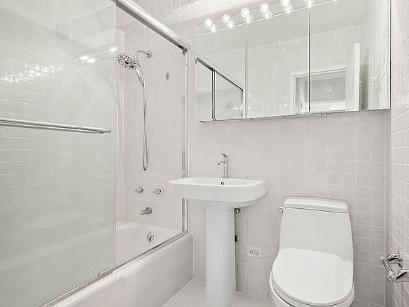 5th image of 201 E 77th St APT 8C