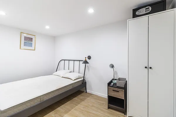 Rented by Compass | media 7