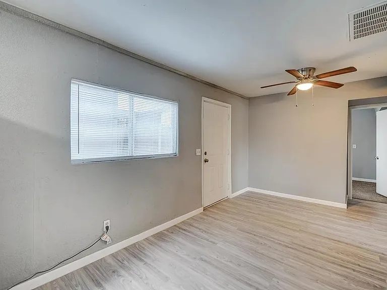 2135 W Hadley St #2 — Photo 3
