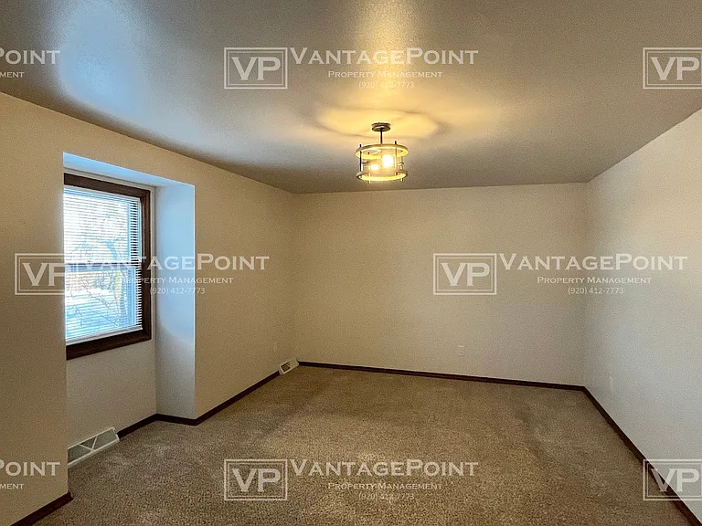 471 Taft St — Photo 19