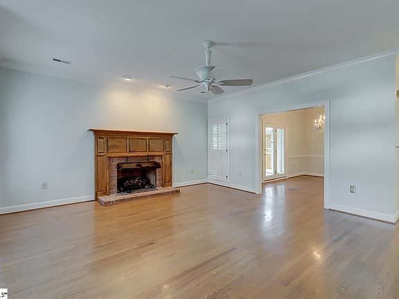 5th image of 10 Greenview Dr