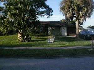 1st image of 644 SW Belmont Cir
