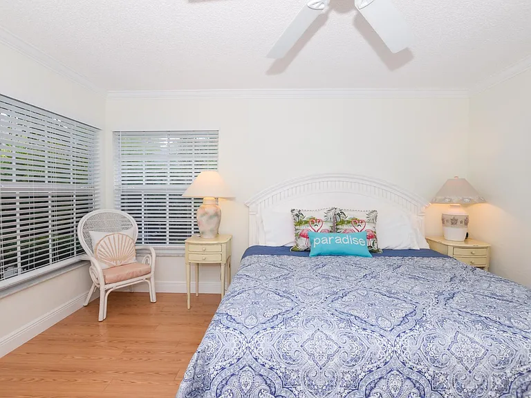 4051 NE Breakwater Dr — Photo 51