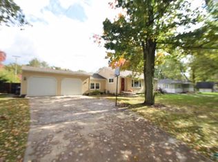 5050 Maple Dr, Sylvania, OH 43560