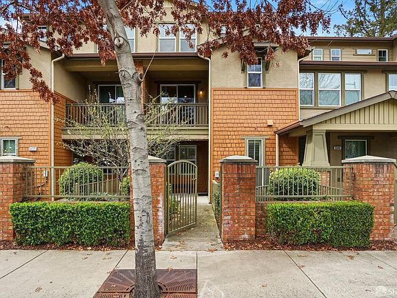 2nd image of 2541 Oak Rd