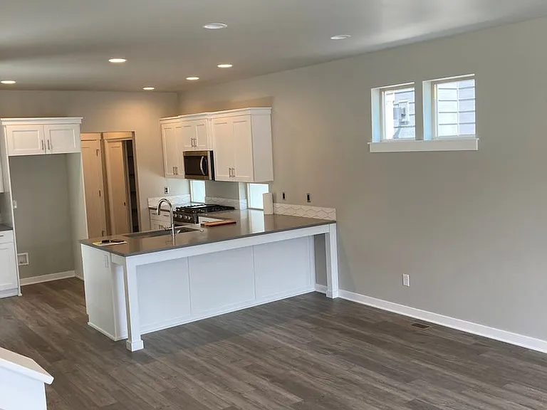 3835 SW Coyote Pl — Photo 2