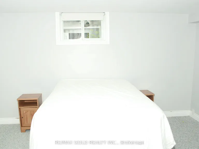 1124 Kent Ave — Photo 14