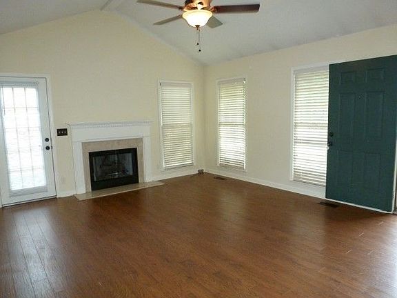 3rd image of 2511 Jones Blvd