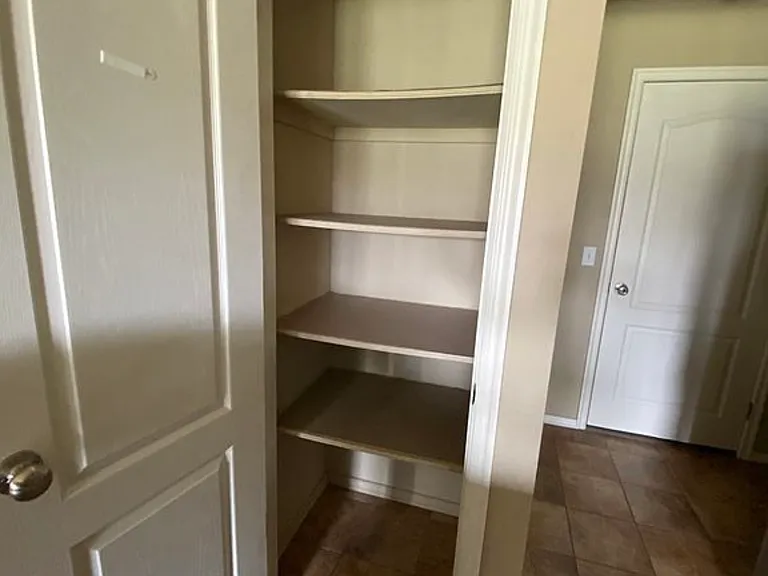 9512 SW 28th St — Photo 3