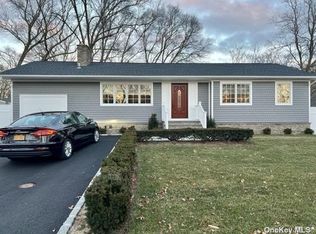 15 Harding St, Rocky Point, NY 11778