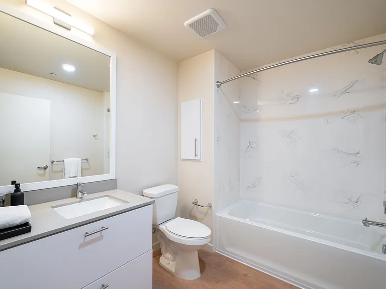 240 W Macarthur Blvd — Photo 34