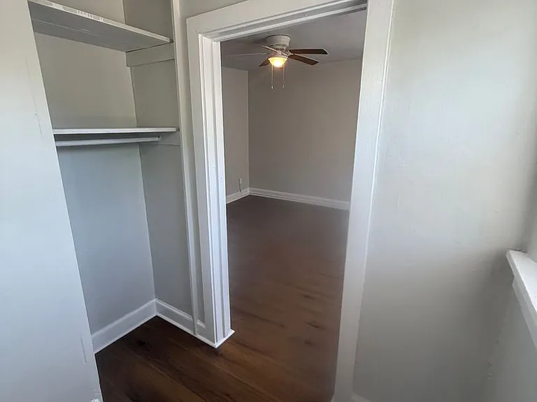 (370) 2526-30 Bellevue — Photo 9
