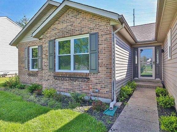 3rd image of 34 Hearthstone Ct